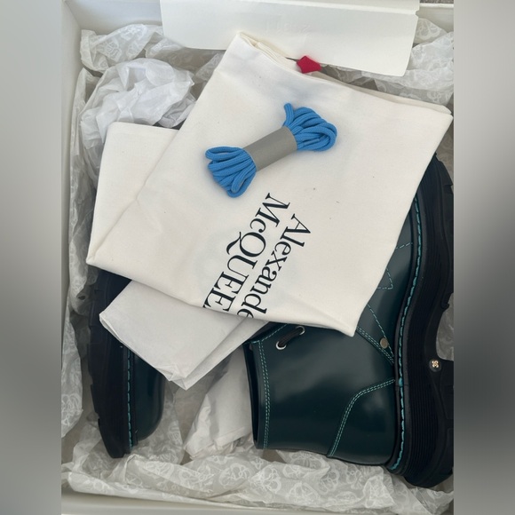 Alexander McQueen Blue Tread Lace-Up Boots - Picture 8 of 8